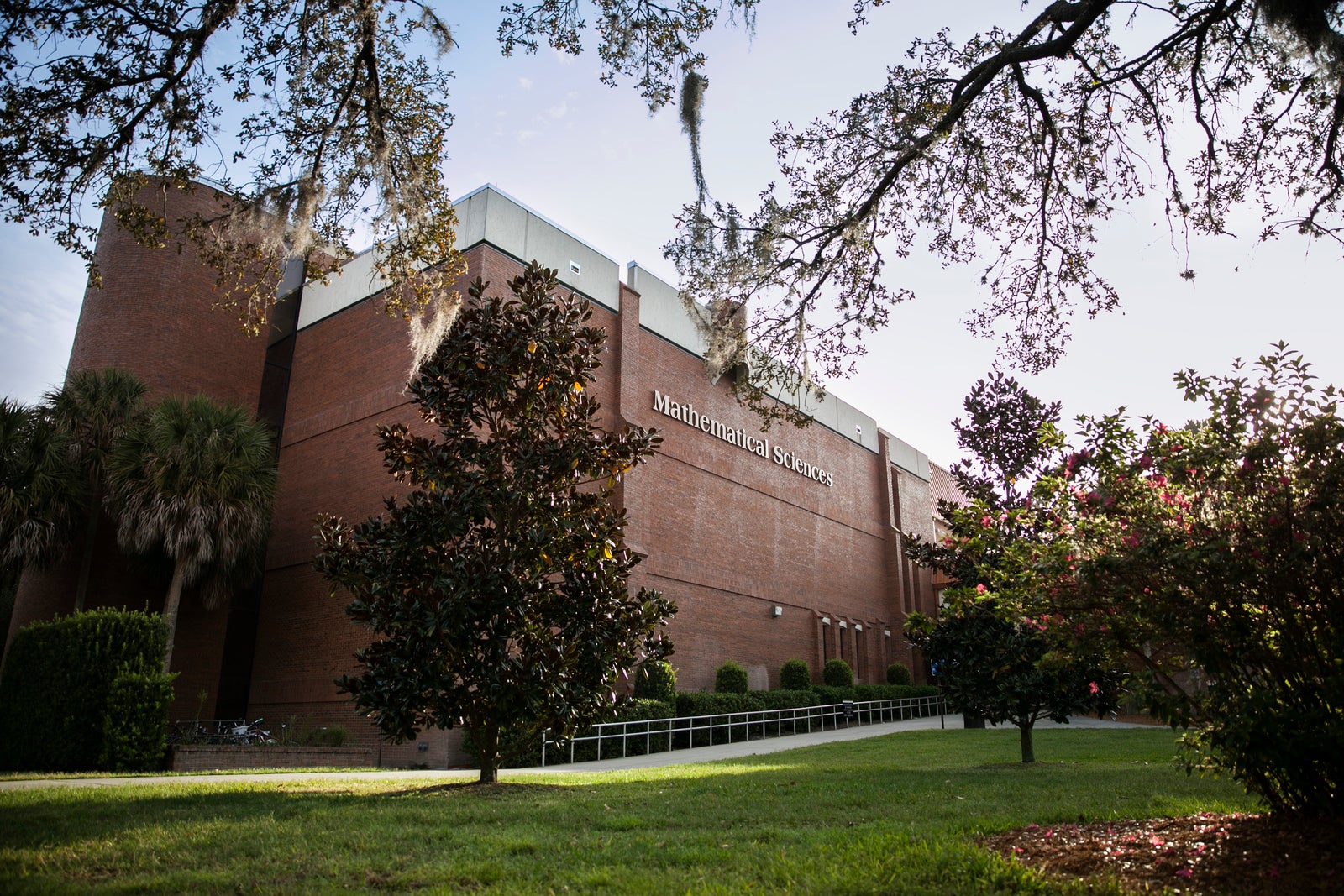 UCF Alumni, Student Develop Tools to Avoid Long Lines at Theme Parks