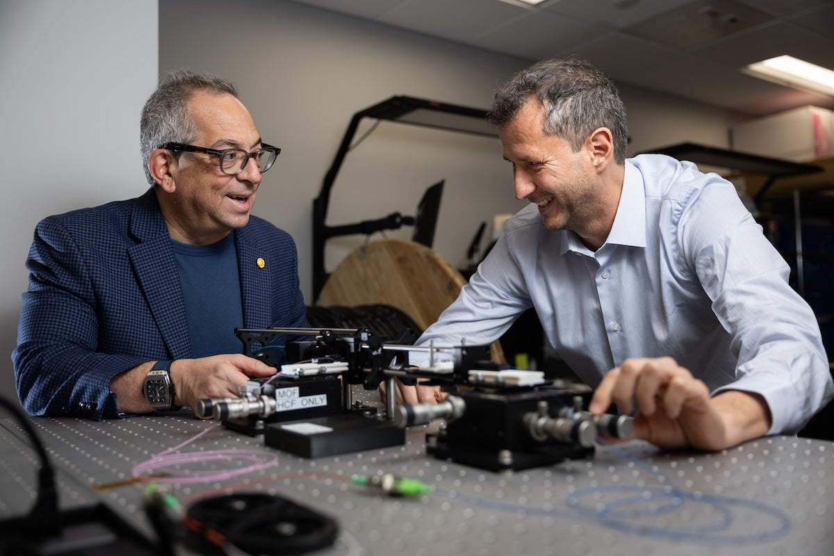 Jason Eichenholz and Rodrigo Amezcua Correa working in a lab